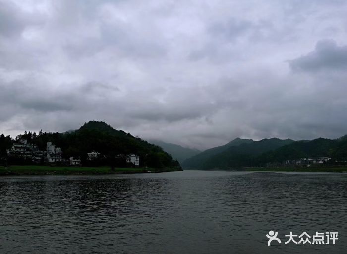 新安江山水画廊风景区图片