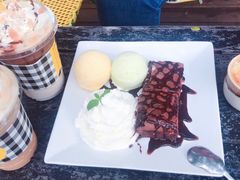 -莓园冰淇淋店