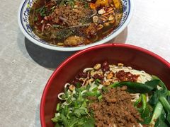 -爆炸头阿姨小四川正宗川味小吃(无任何分店)