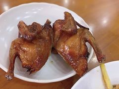 红烧乳鸽-煲煲掂风味煲仔饭餐厅(西区店)