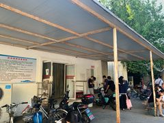 -小海豚国际游泳培训(长宁龙之梦酒店)