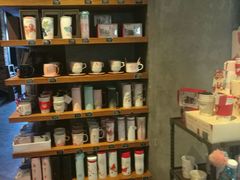 零售区-星巴克(烟台大悦城店)