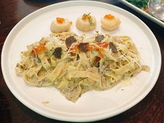 -Chom Cafe and Restaurant