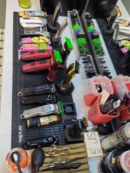 -老男孩男士理容馆·理发·烫染·修面