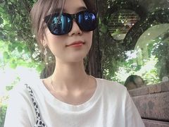 -莓园冰淇淋店