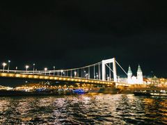 -多瑙河畔鞋履雕塑