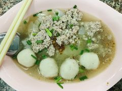 鱼丸清汤宽粉-榮泰米粉湯(Left Shop)