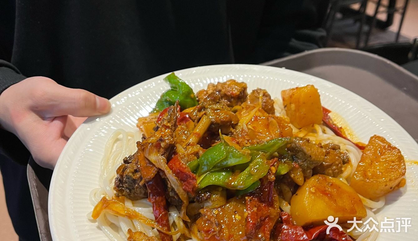 一人食新疆菜，这家羊肉串可真好吃