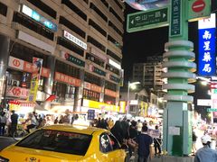 -六合夜市