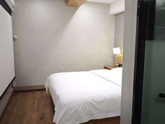 -闲隅江景艺术酒店(解放碑洪崖洞总店)