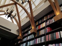 -钟书阁(松江泰晤士小镇店)