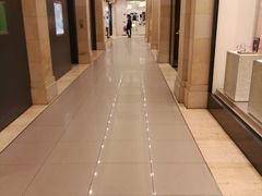 店内环境-卡迪威百货
