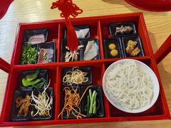 -勺子米线·云南传统小吃市集(四方街店)