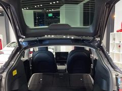 -TESLA 特斯拉(上海太古汇体验店)