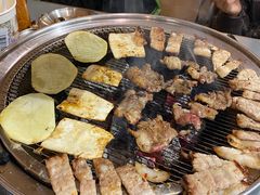 -围炉肉舍•炭烤活鳗•丹东海鲜烤肉(步行街店)