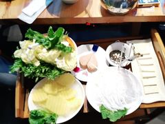 -野山舂·贵州现舂酸汤火锅(鸿通城店)