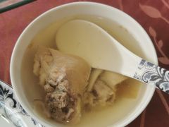 原汁男搂妹汽锅鸡-蝴蝶泉宾馆-中餐厅