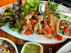 -Chom Cafe and Restaurant