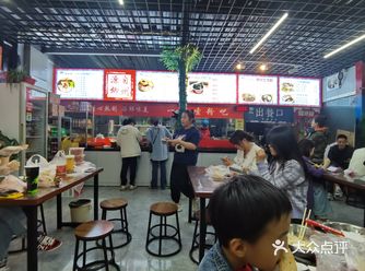 忘了拍这个店名了，就知道这是城阳利群西侧小吃街靠北那