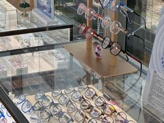 -优视觉视光中心•青少年近视防控(新世界中心写字楼店)