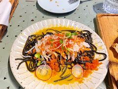 阿拉斯加蟹肉配海胆酱墨鱼汁意面-CHILLAX轻乐时(侨建·Hi City店)