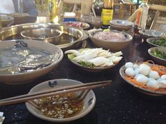 -茅草房·河畔园林火锅