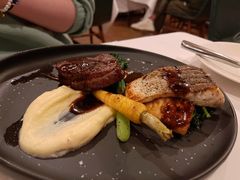 炭烤菲力牛排配香煎海鲈鱼-WOLFGANG PUCK KITCHEN & BAR(迪士尼小镇店)
