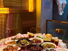 -肥小宝·金牌油焖大虾(襄阳龙虾地标店)