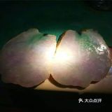 小伙子今年玩翡翠原石最牛，就一块木那原石一条手镯价值200万