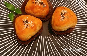 Signature Honey Glazed Barbecue Pork Pastry