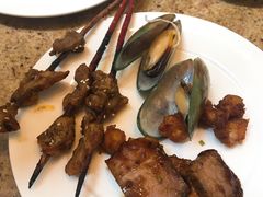 现场烤肉-松山湖凯悦酒店·Café自助餐厅·周末火舞秀表演