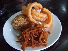 焦圈肉沫烧饼咸菜丝-老磁器口豆汁店(天坛店)