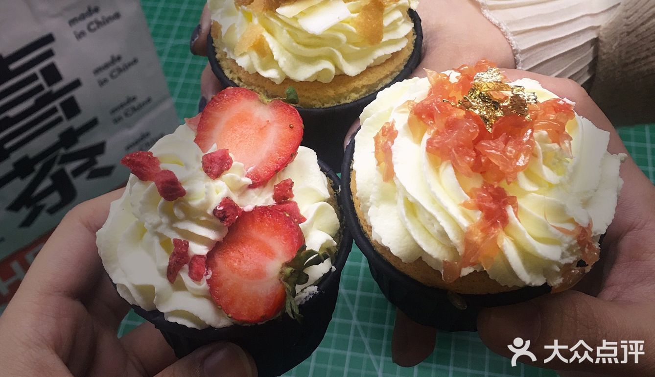 下面是绵密的蛋糕（吃的吃，鸡蛋含量蛮多），还可以