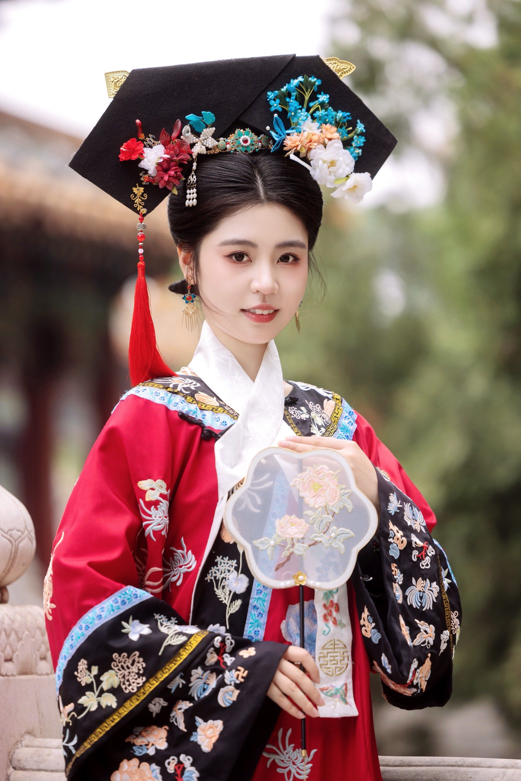 格格驾到,宫廷里的红袍佳人