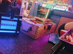 -路边边地标烧烤·川菜·小龙虾·音乐酒馆(良乡长虹店)