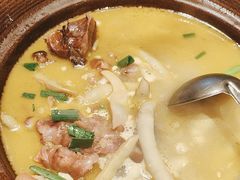 -帅巴人舅母子腊蹄民俗村