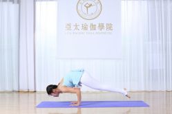 -亚太瑜伽普拉提学院