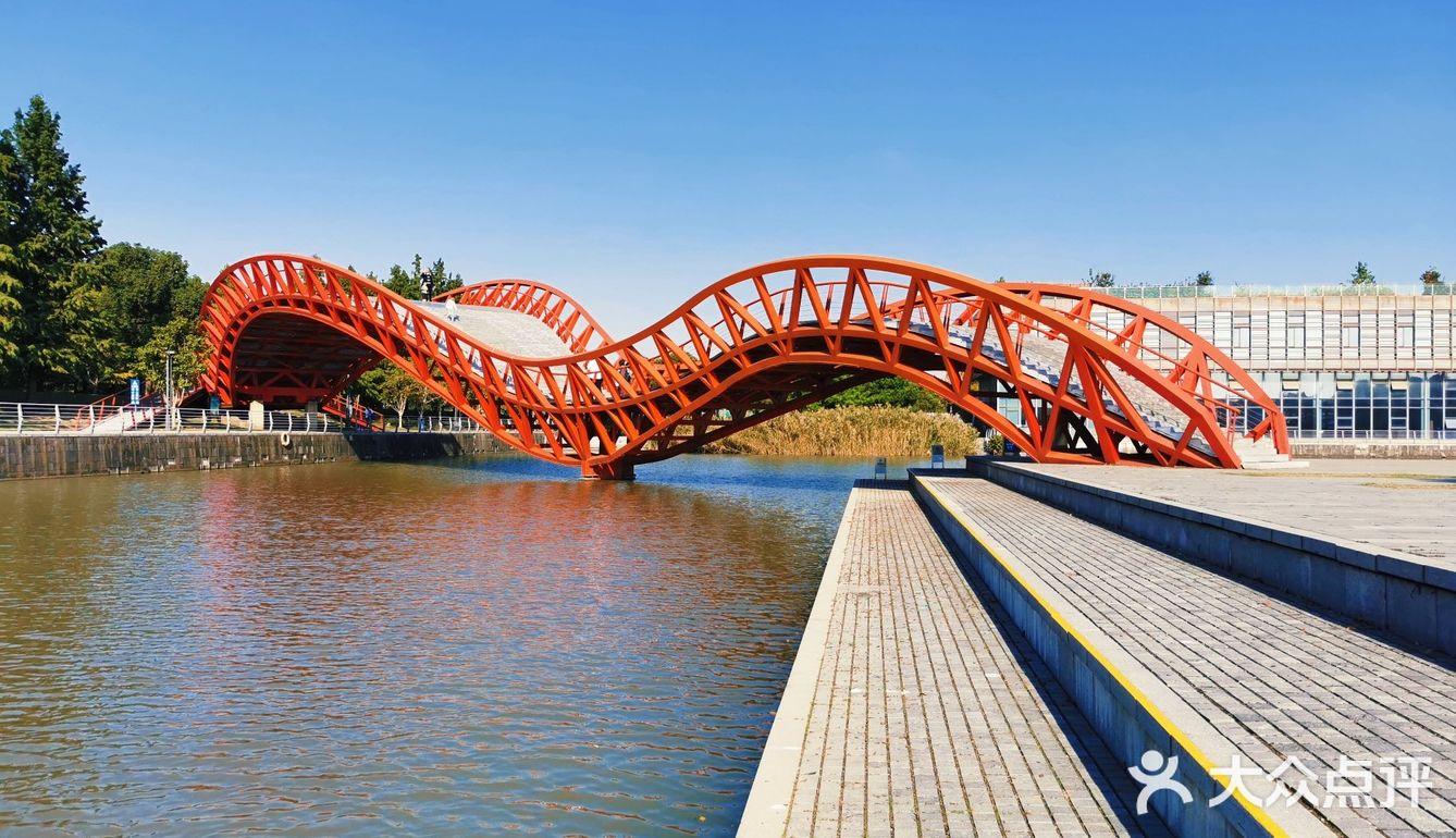 秋意渐浓落叶缤纷华翔绿地