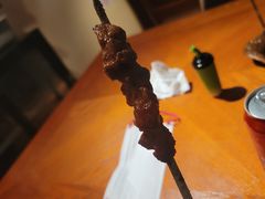 红柳羊肉串-阿里家·新疆烤肉酒場 by MIG