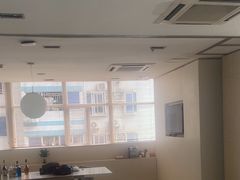 -卡罗酒店(东门晒布地铁站店)