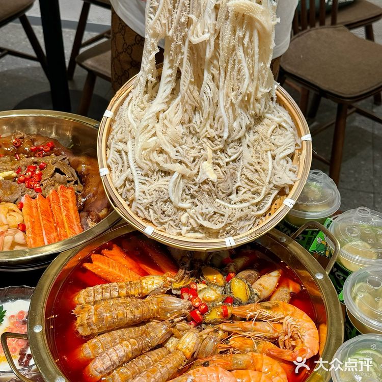 毛肚巨多的一家冒菜小店！实现毛肚自由啦！好爱他家的冒菜