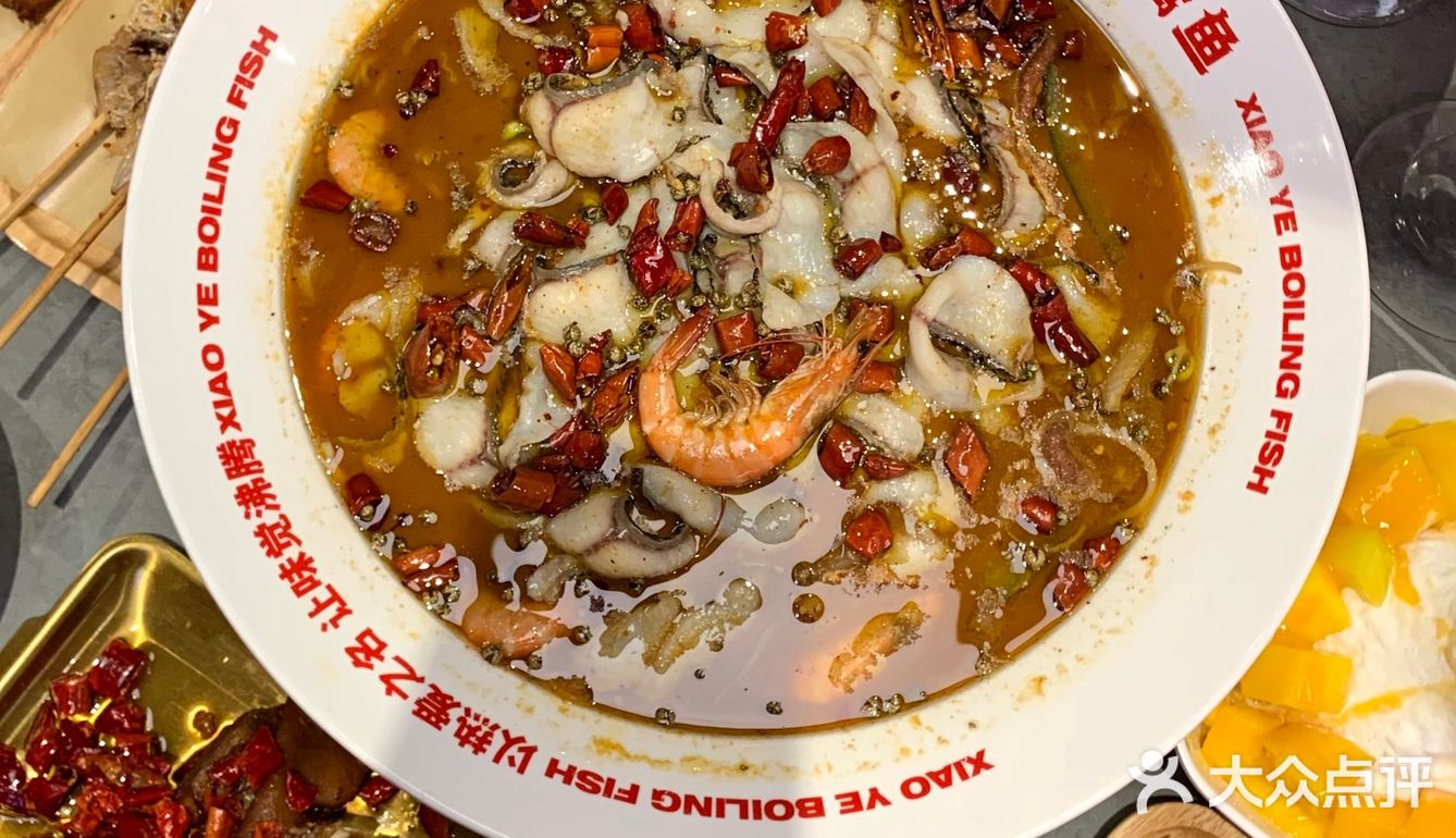 服务员端上来的时候我就没惹不住先吃了一块