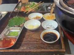 -围炉肉舍•炭烤活鳗•丹东海鲜烤肉(步行街店)