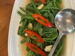 -Chom Cafe and Restaurant