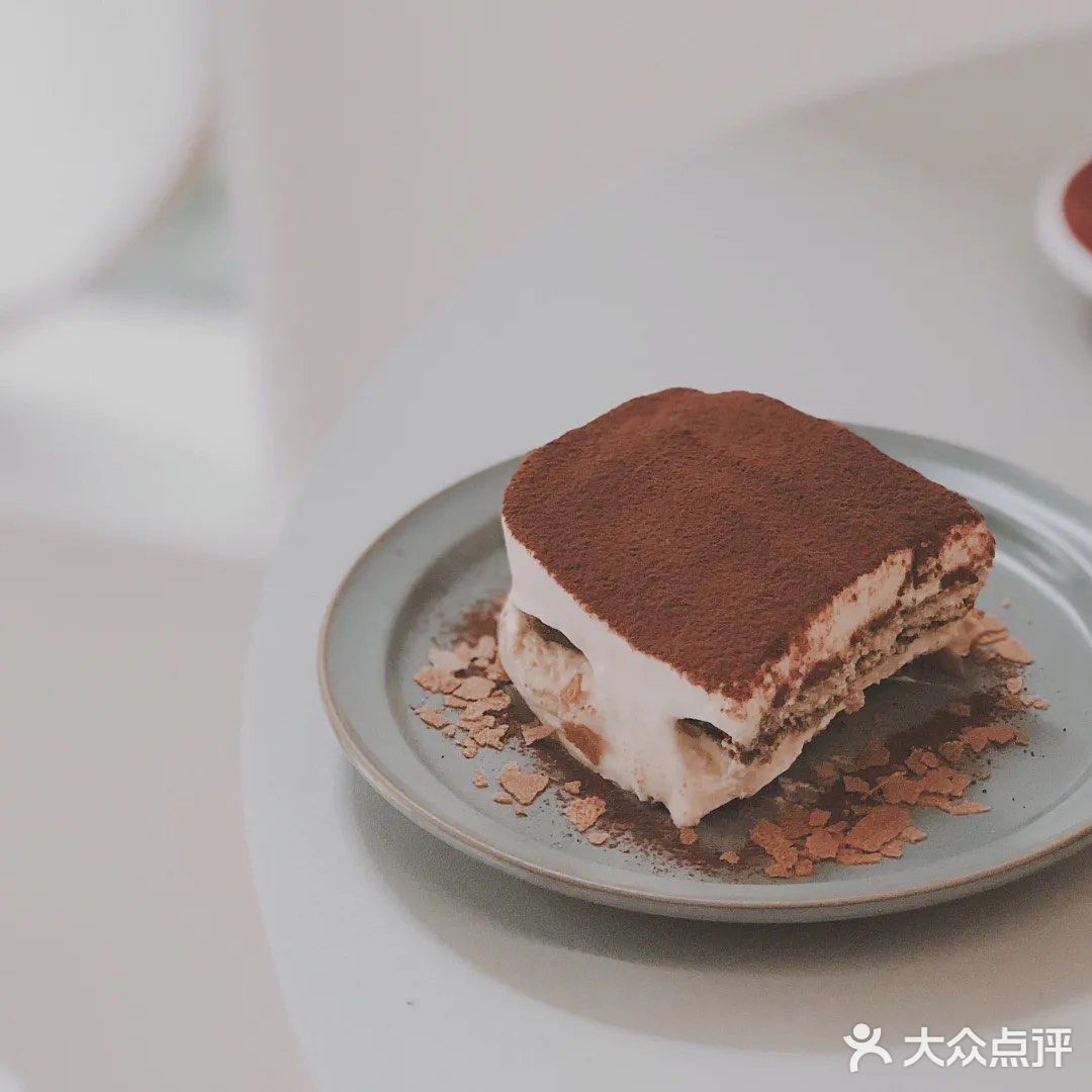 白天咖啡馆晚上酒吧，谁说白天不懂夜的黑