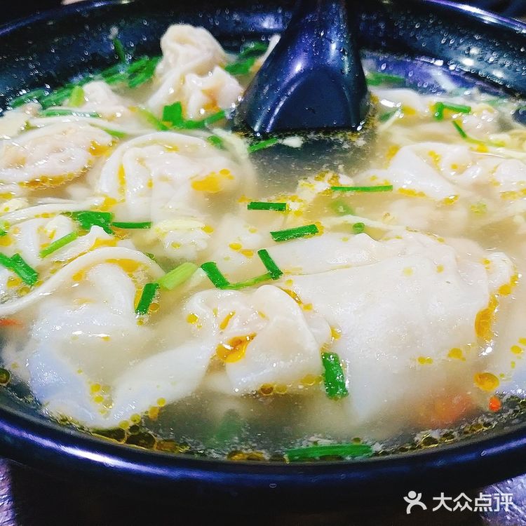 今天才听老板说，原来他们的面和馄饨皮都是自己弄的