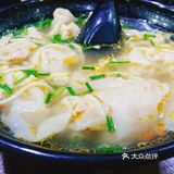 今天才听老板说，原来他们的面和馄饨皮都是自己弄的