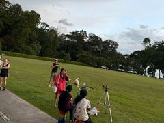 -东海岸人工湖美食村