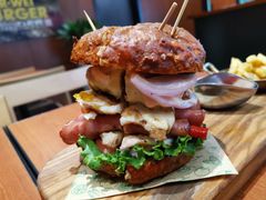 双蛋指椒牛肉汉堡-魏斯理汉堡(西安沣东吾悦店)