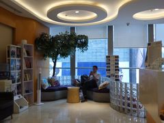 -瑞尔齿科(南京东路名人诊所)